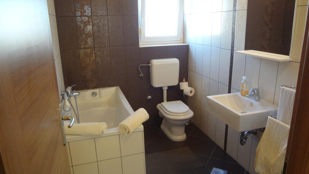 Apartments Laura I Angelina Tribalj Rom bilde