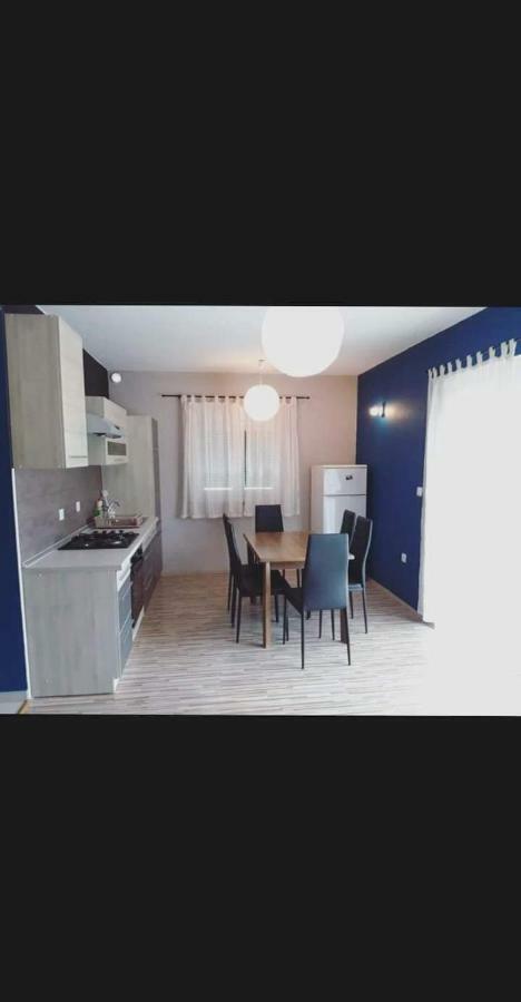 Apartments Laura I Angelina Tribalj Eksteriør bilde