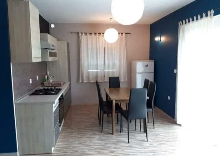 Apartments Laura I Angelina Tribalj Eksteriør bilde